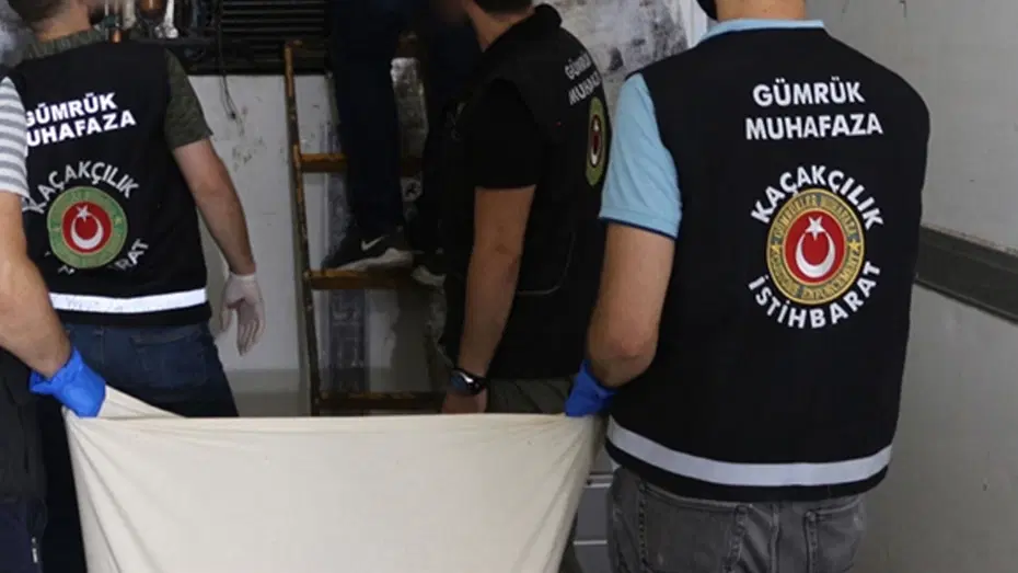 İstanbul Havalimanı'ndan kaçakçılık operasyonu. 4 gümrük memuru yakalandı