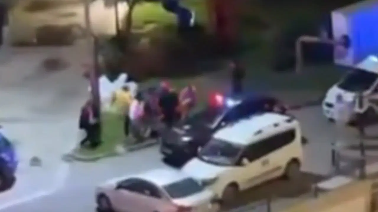 İstanbul Esenler'de Bıçaklı Ve Sopalı Kavga: 2 Yaralı, 1 Gözaltı