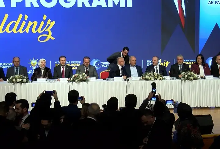 AK Parti teşkilatı, Ala ve Varank’ın katıldığı toplantıda bayramlaştı