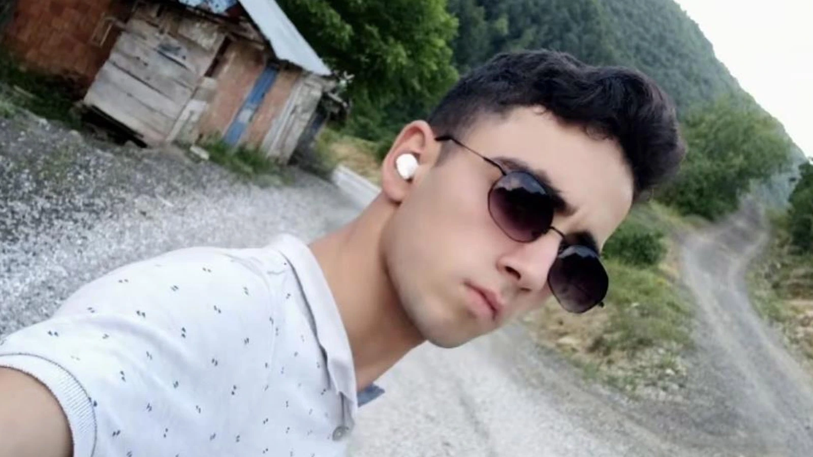 Samsun'da 19 yaşındaki genç, kestiği ağacın altında kalıp öldü