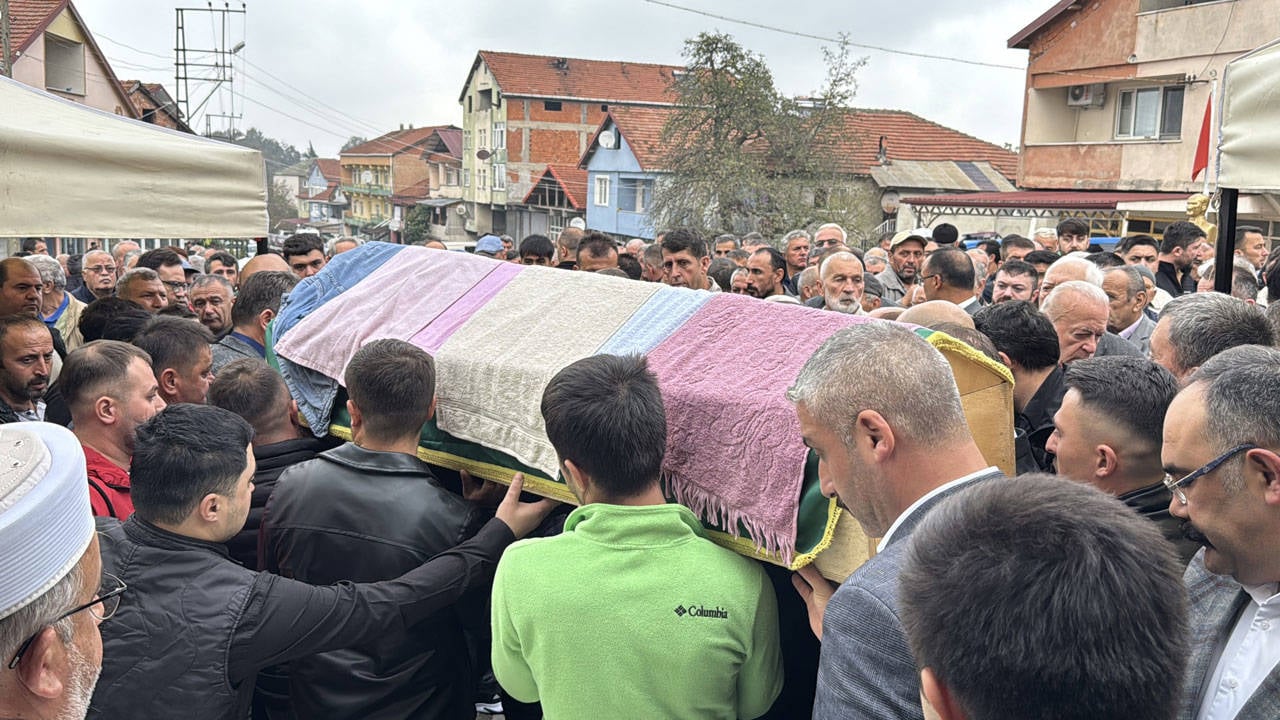 Madende Ölümlerin Ardından: 3 İşçinin Cenazesi Defnedildi