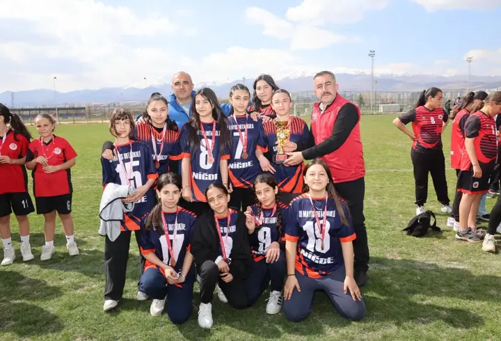 Niğde'de yıldızlar ragbi müsabakaları tamamlandı