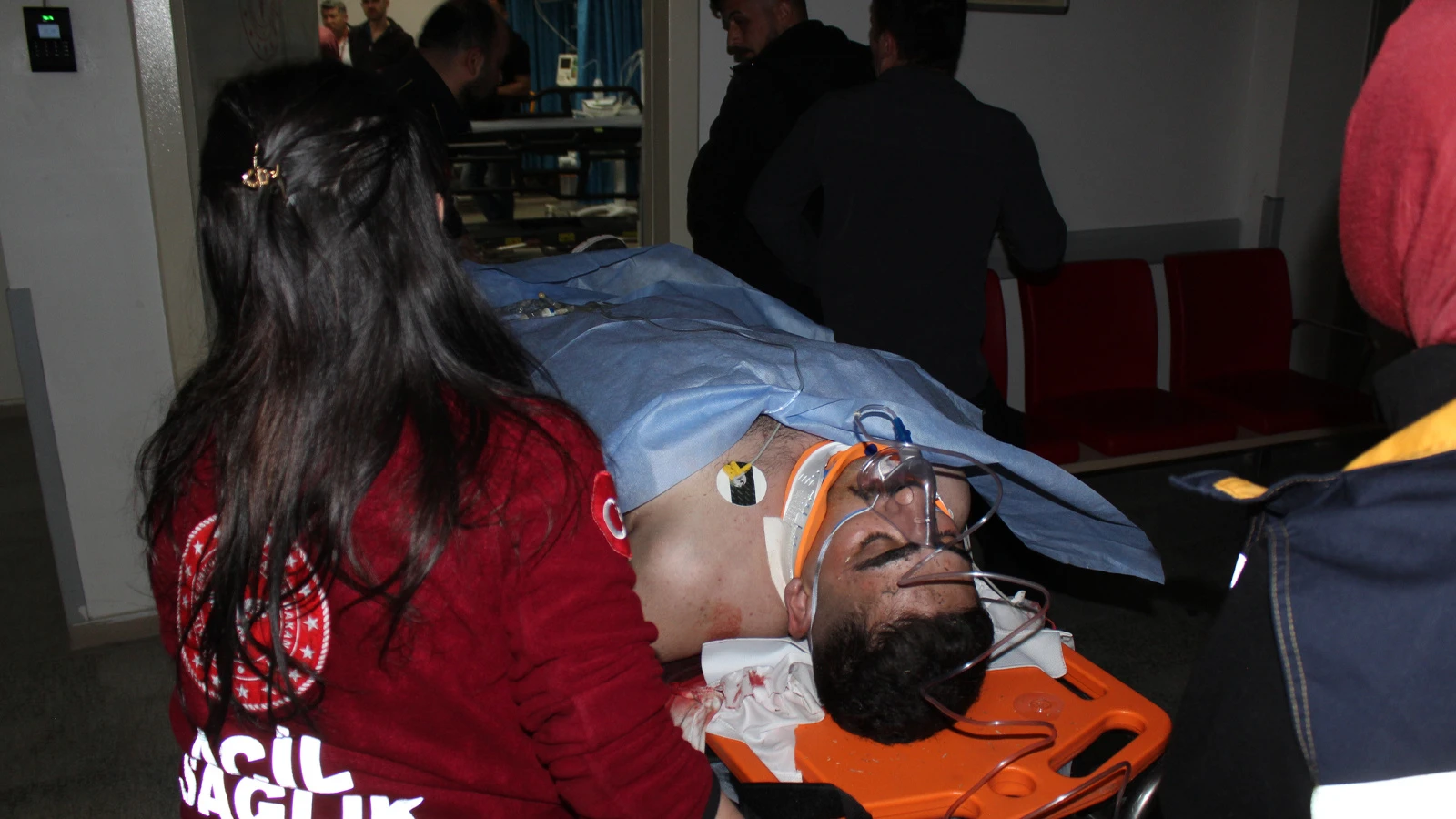Aksaray’da çıkan bıçaklı küfürleşme kavgasında kan aktı