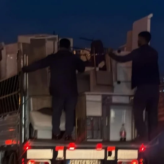 Diyarbakır'da Yürekleri Ağza Getiren Yolculuk: Eşyalar Düşmesin Diye Canlarını Hiçe Saydılar