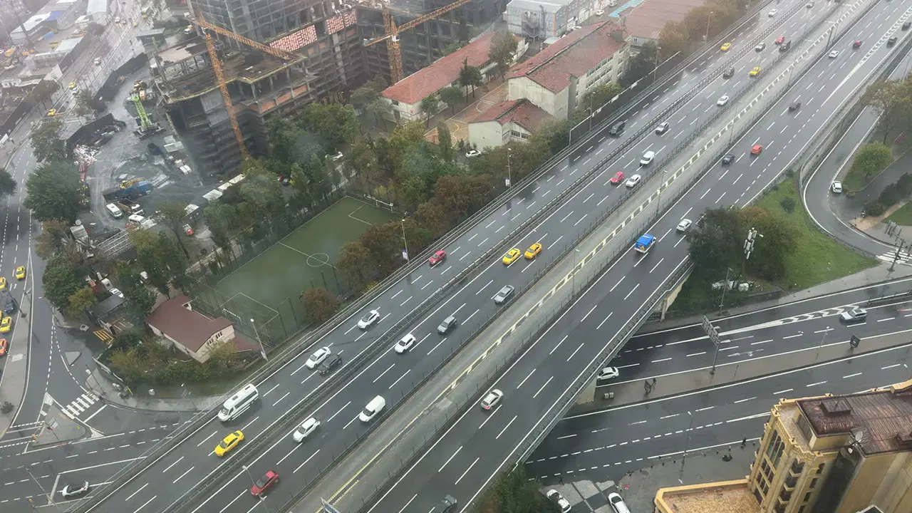 İstanbul'da Uyarılar Karşılık Buldu: Trafik Yoğunluğu Yüzde 40'ın Altına Geriledi
