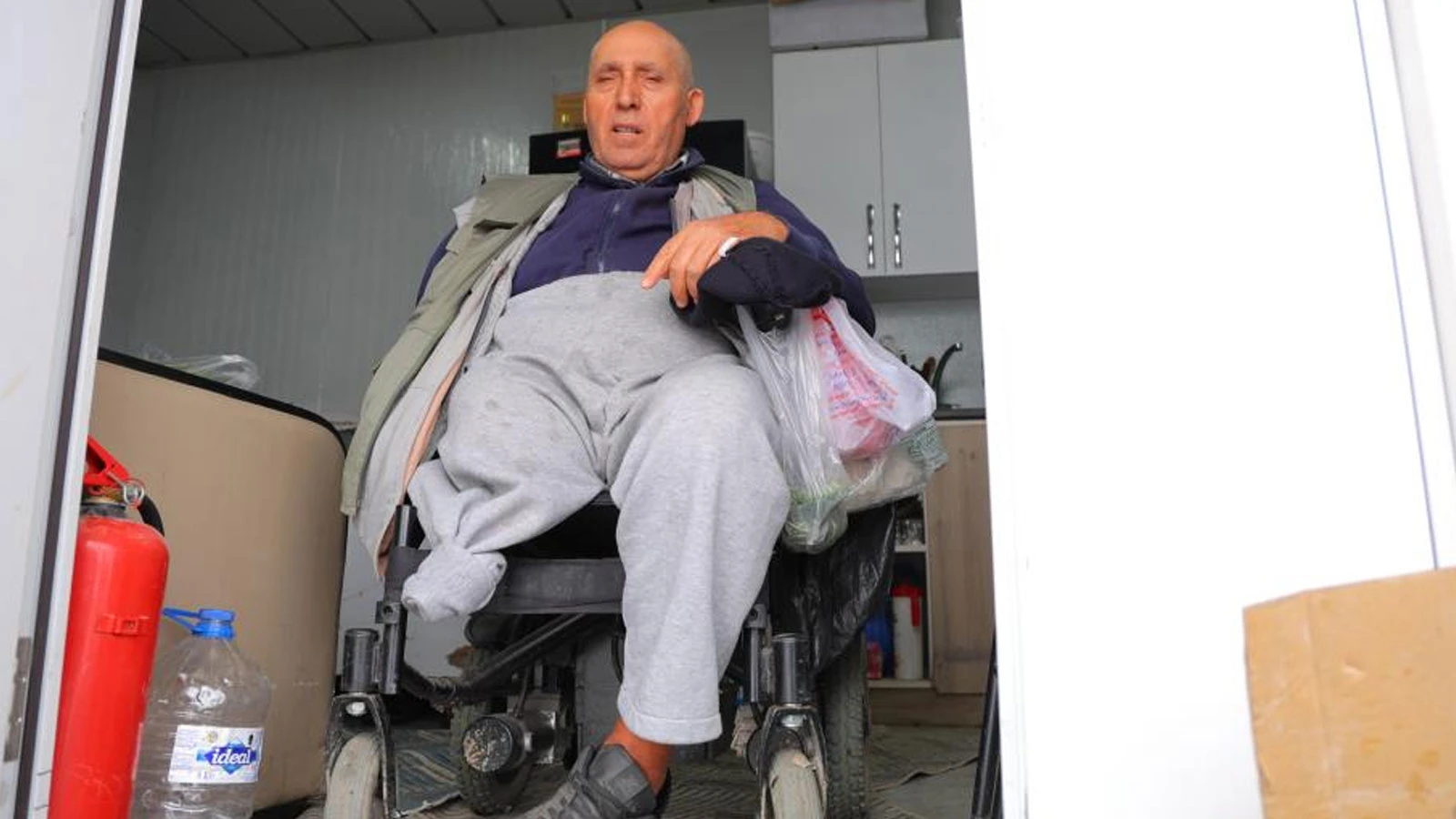Enkazdan 6 gün sonra kurtuldu, kolunu ve bacağını kaybetti