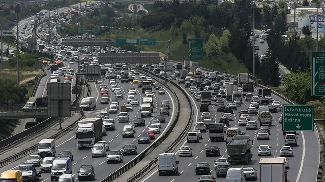 Okullarda uyum haftası başladı, İstanbul trafiği kilitlendi