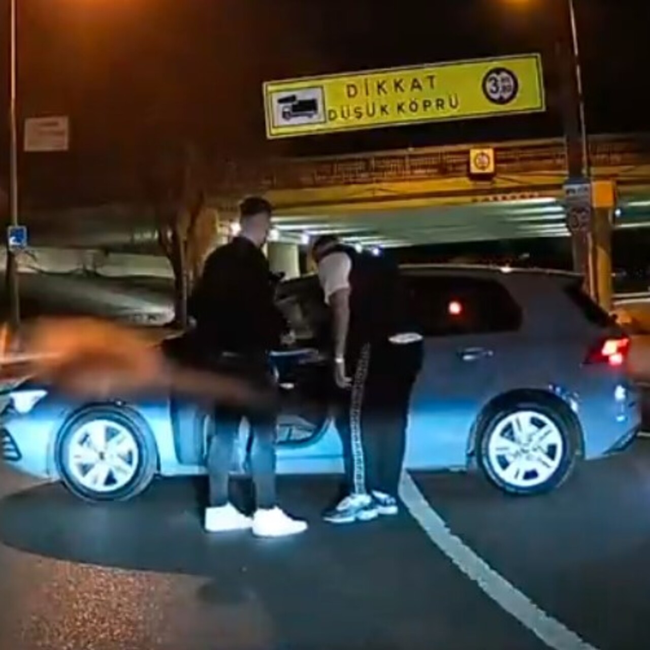Kadın sürücünün önün kesmişti! O maganda gözaltında