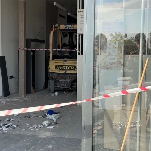Feci Kaza! Kilolarca Ağırlıktaki Mermer Blok İşçilerin Üzerine Devrildi: Bir Ölü, Bir Ağır Yaralı