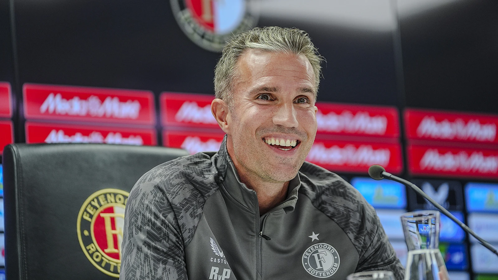 Robin van Persie: "Bir tarafım Fenerbahçe'yle eşleşmeyi umuyordu"