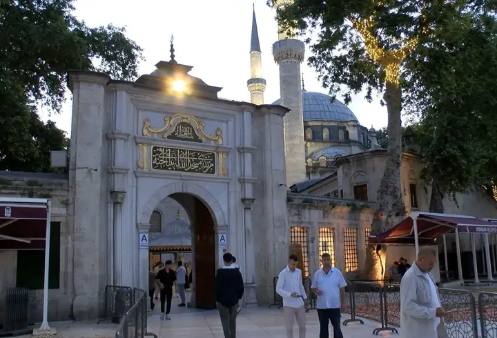 İstanbul- Bayram namazını Eyüpsultan Camii'nde kıldılar