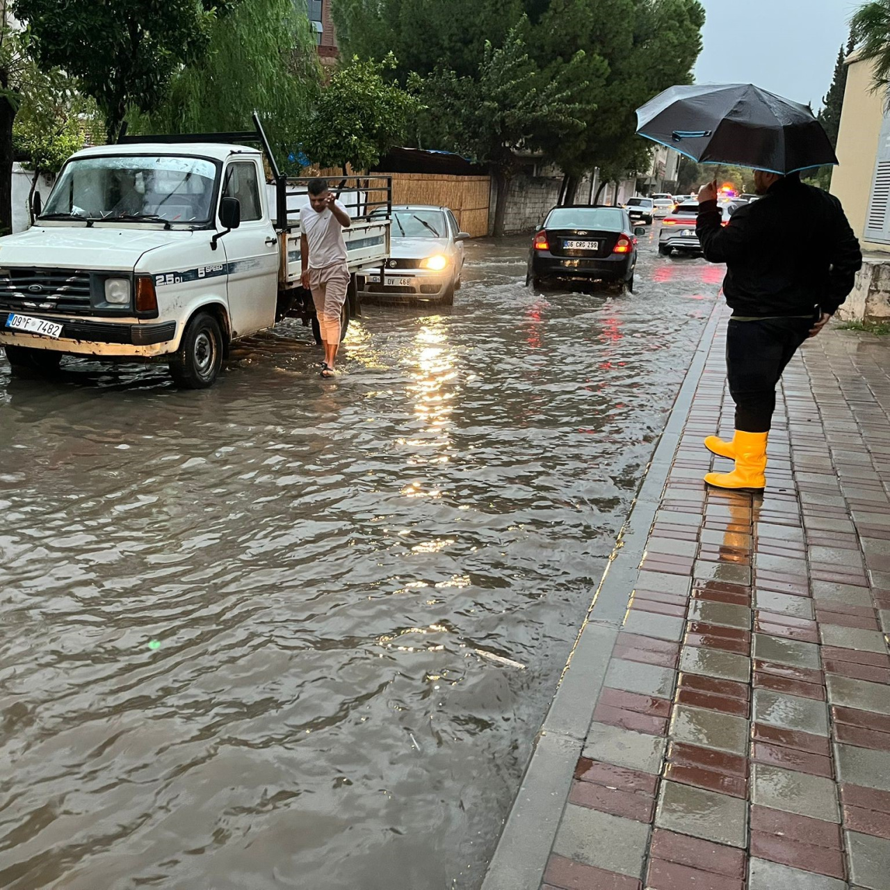 Bu bölgelere sağanak yağmur uyarısı! Sıcaklıklar düşüyor