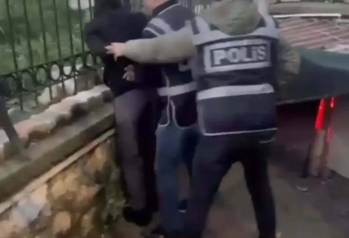 Firari hükümlü, saklandığı kümeste öksürünce yakalandı