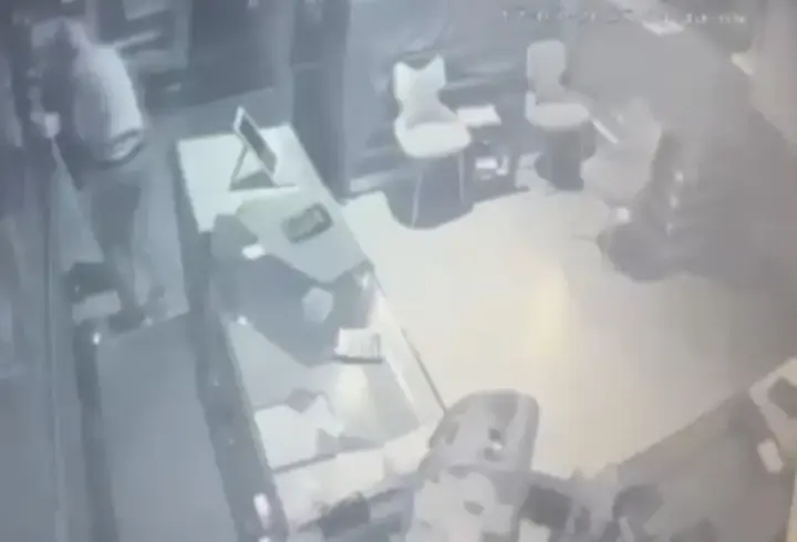 İstanbul - Gaziosmanpaşa'da kuyumcudan 3 kilogram altın çalan şüpheliler kamerada