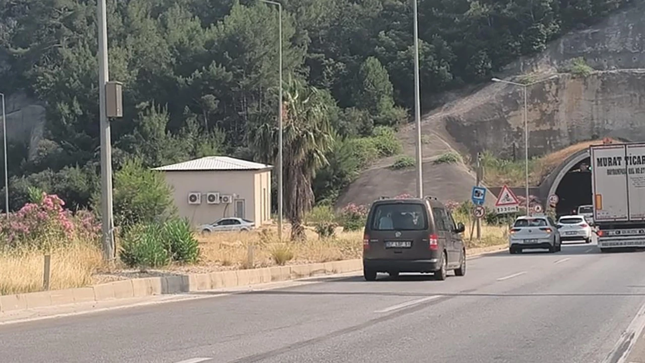 Antalya'da Kemer yolunda feci kaza: 2 ölü, 4 yaralı