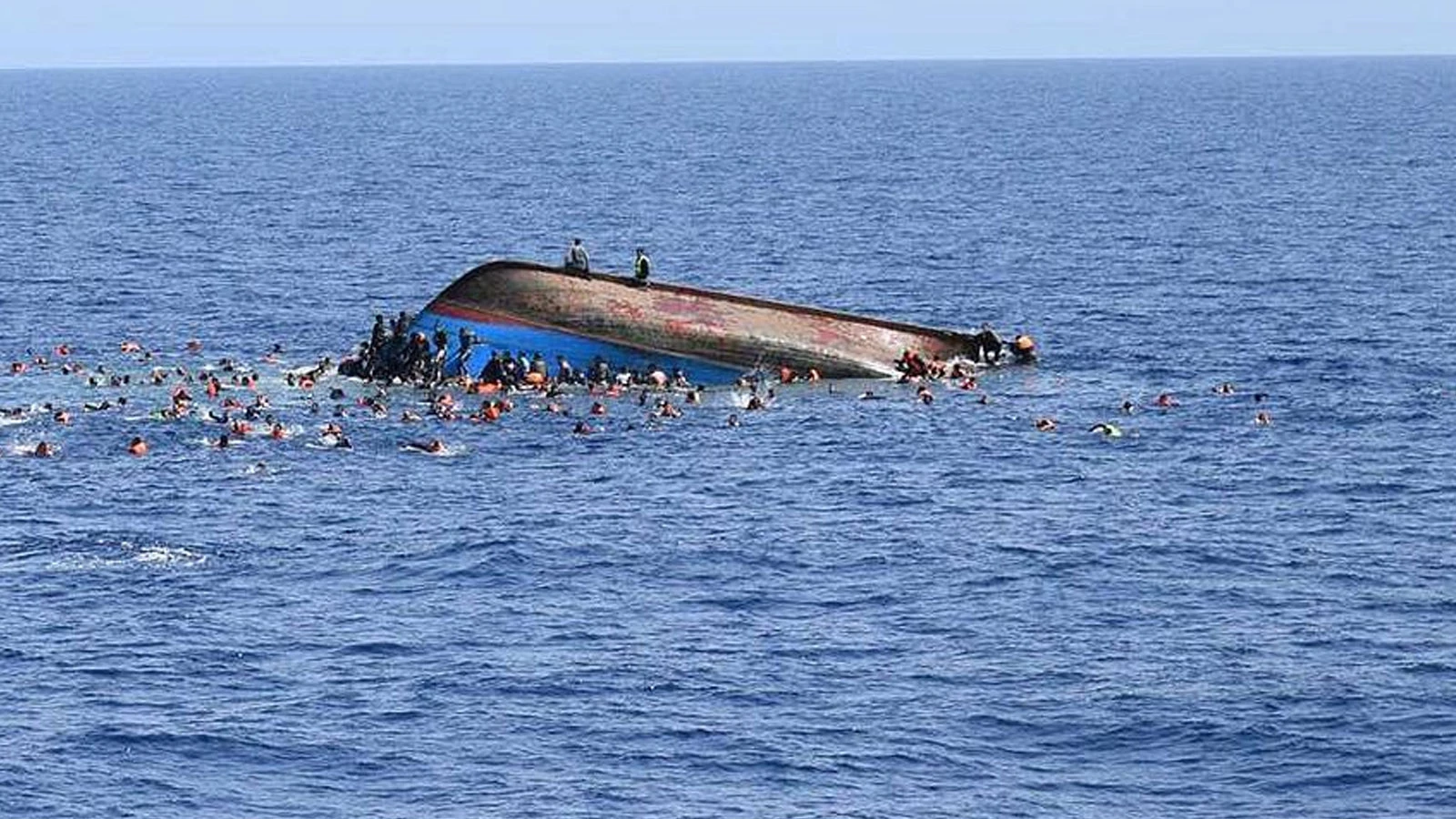 Akdeniz'de göçmen faciası! Bot battı: Çok sayıda ölü ve kayıp var