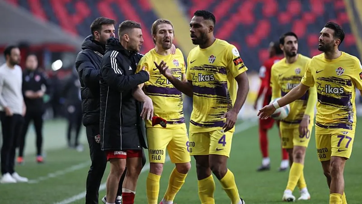Caner Erkin'e hakeme hakaretten 3 maç men ve para cezası!