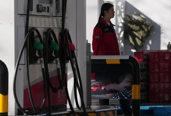 ASYA'DA ENERJİ ALARMI… Ülkeler birer birer kararlarını duyurdu: Trafikte tek-çift plaka dönemi başlattılar! Okullar kapandı, ordu petrol nöbetinde...
