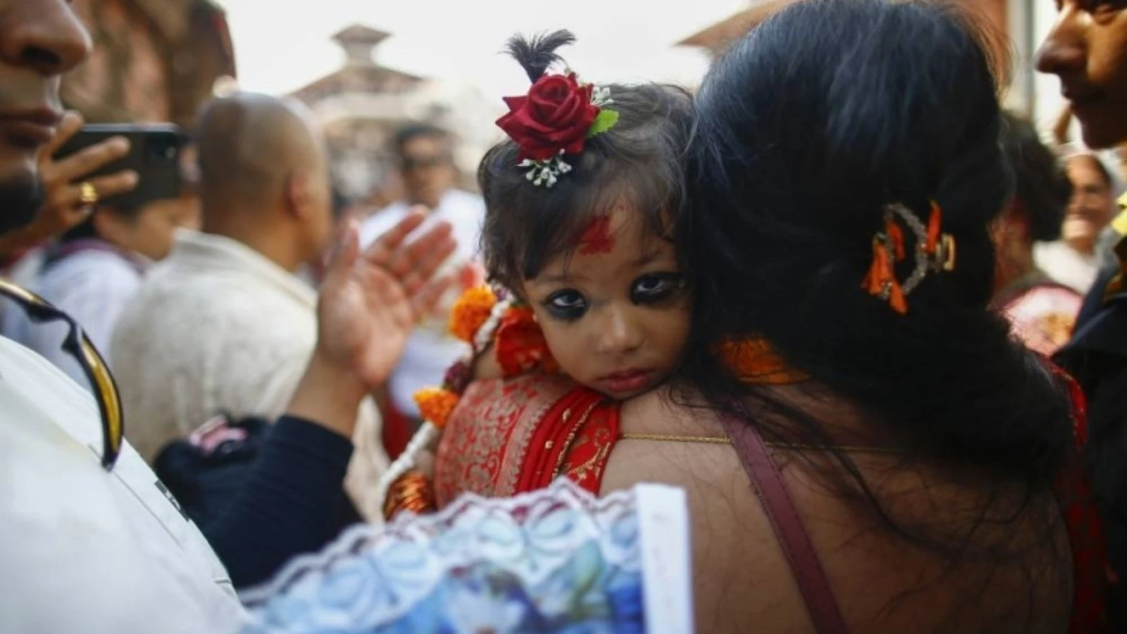 Nepal'in yeni 'yaşayan tanrıçası': 2 yaşında