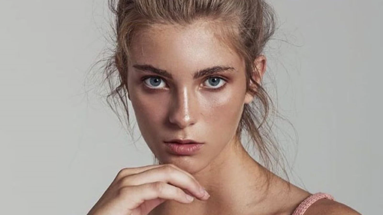21 yaşındaki model evinde ölü bulundu, İspanyol kalecinin kızıydı