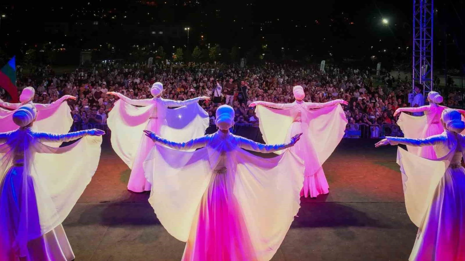 Uluslararası Horon ve Müzik Festivali renkli görüntülerle sona erdi