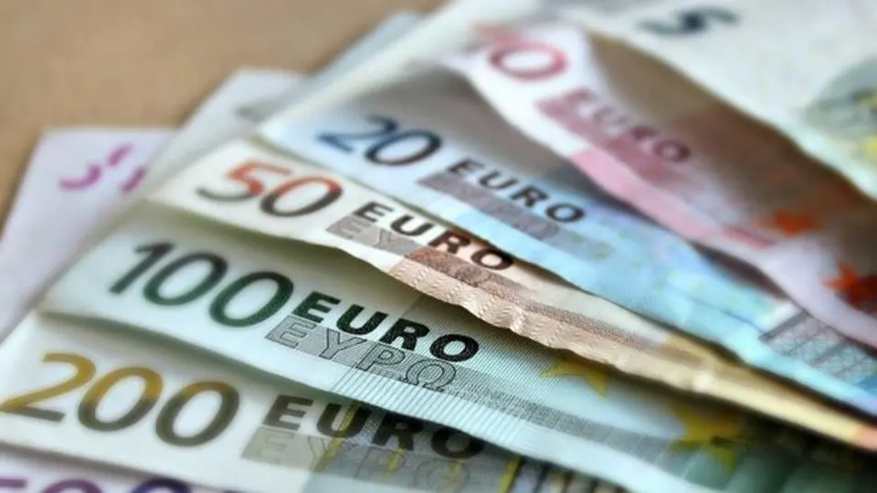 AB'de vergilerin GSYH'ye oranı yüzde 40,4 oldu