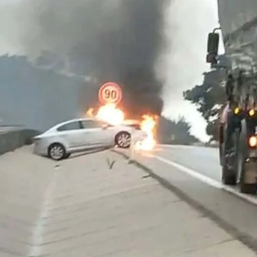 Çanakkale’de otomobil alev alev yandı; o anlar kamerada