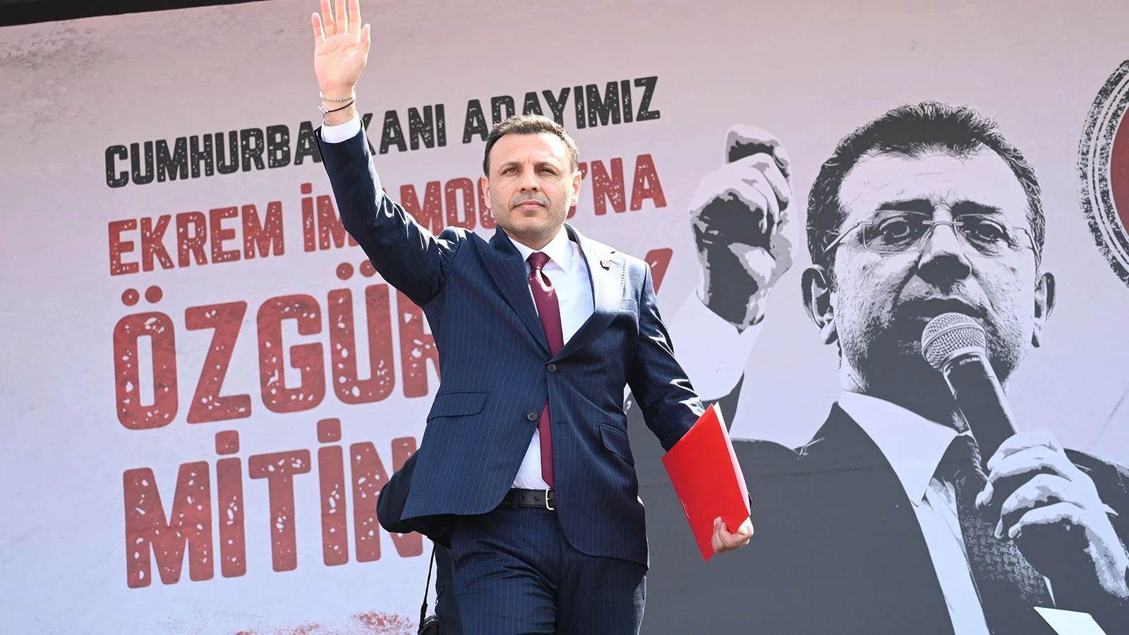 CHP İstanbul İl Başkanı Özgür Çelik'ten belediye operasyonlarına tepki