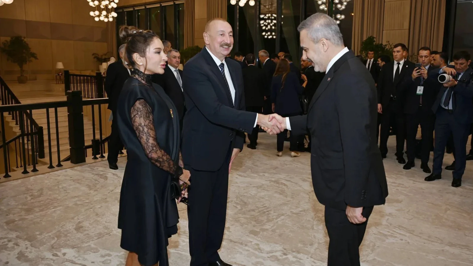 Bakan Fidan, Bakü’de Cumhurbaşkanı Aliyev’in ev sahipliğindeki akşam yemeğine katıldı
