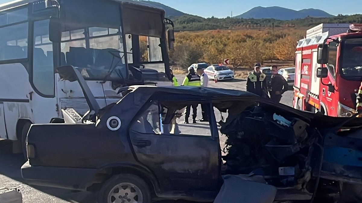 Mersin'de feci kaza: 3 kişi öldü, 12 kişi yaralandı