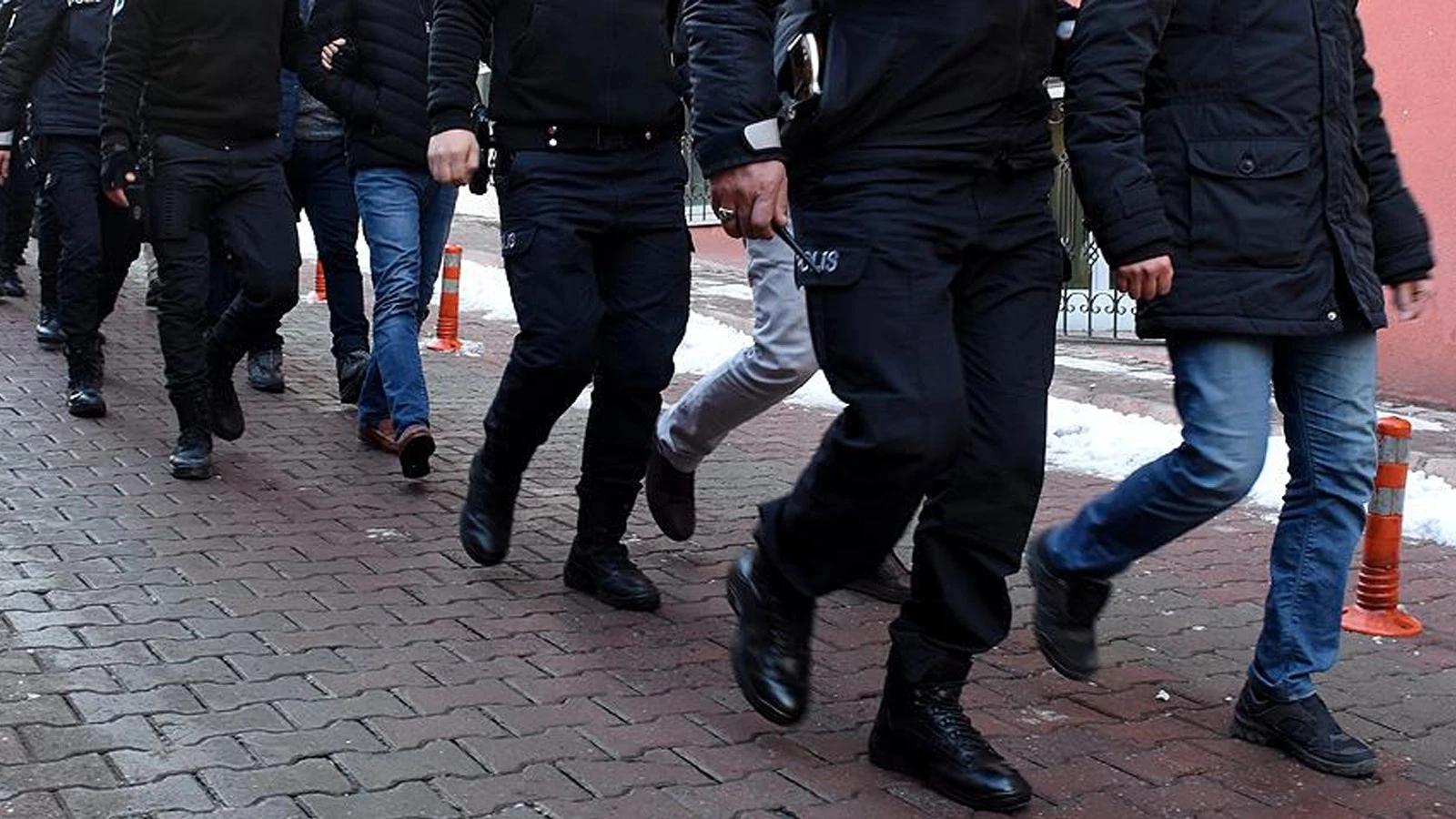 Ankara merkezli 22 ilde 'borsada yatırım' dolandırıcılarına operasyon: 29 tutuklama