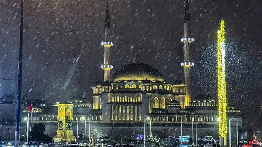 İstanbul'un bazı bölgelerinde kar etkili oluyor