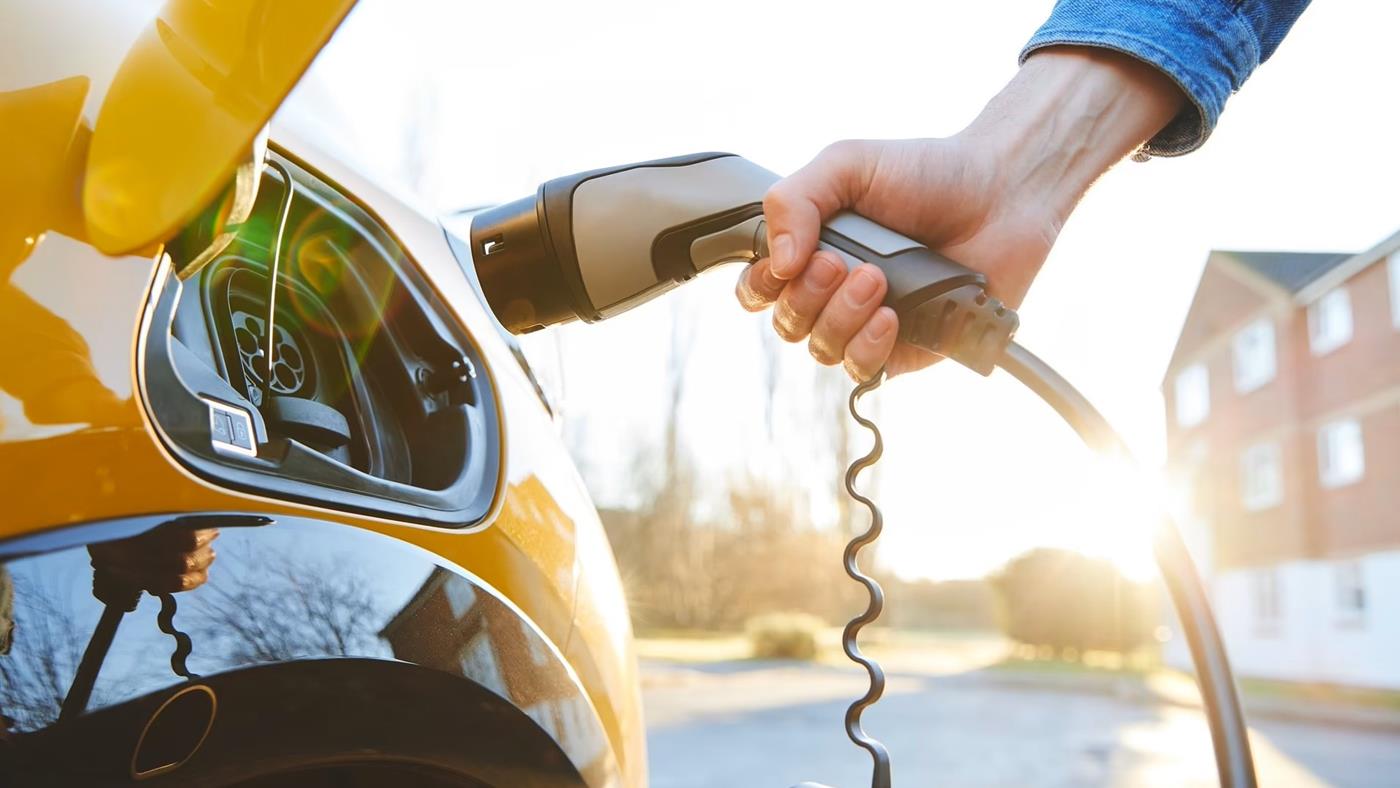 Elektrikli araçlar 2025'te günlük 1,7 milyon varil petrol tüketimini önledi