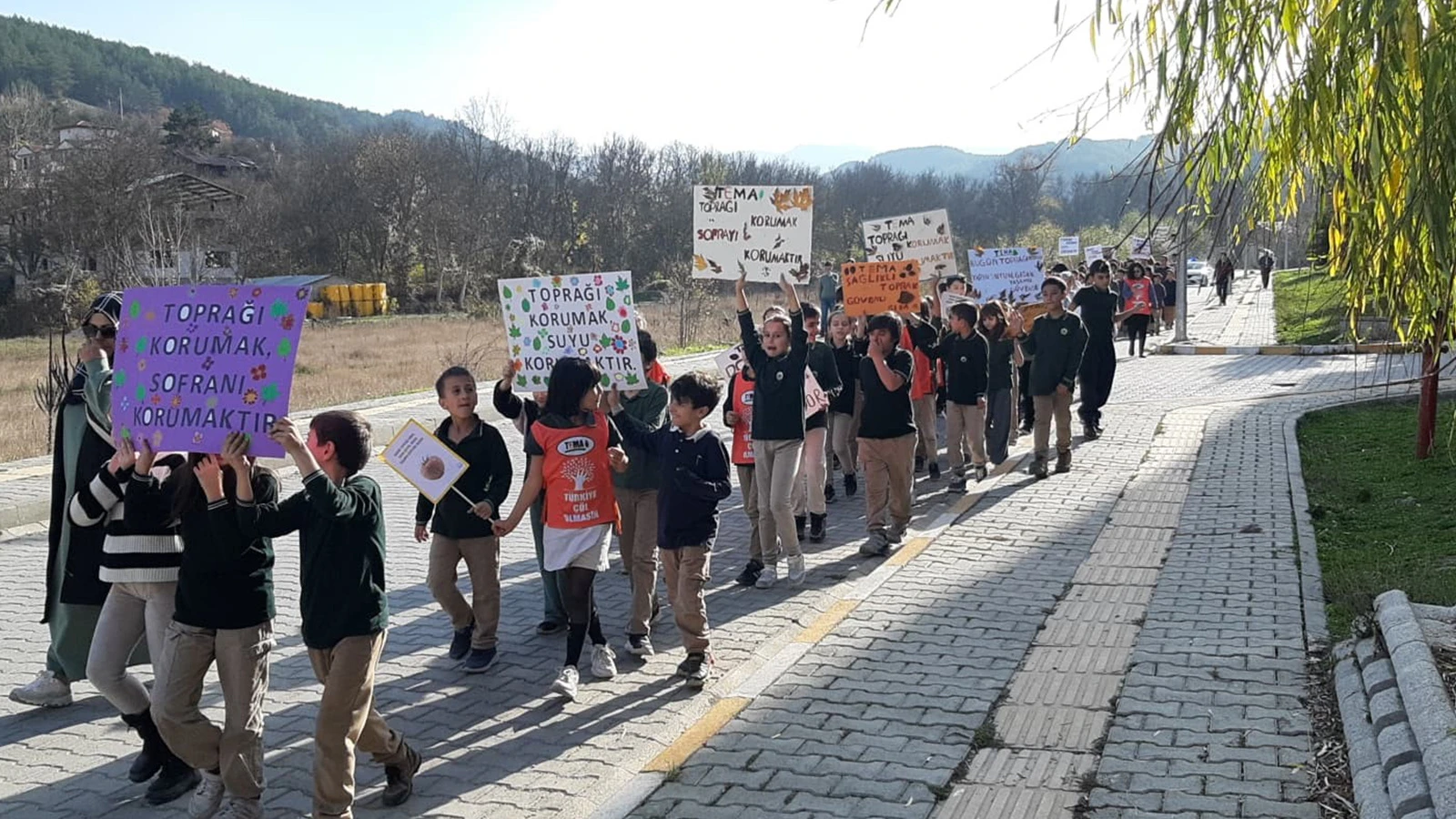 Bolu'da öğrencilerden erozyon farkındalığı için yürüyüş