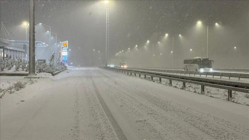 İstanbul'da yeni yılın ilk dakikalarında kar etkili oldu