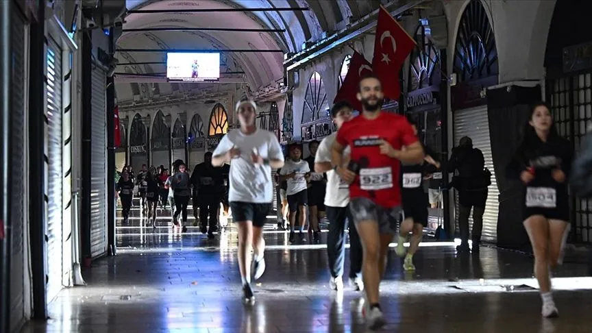 Yılın en uzun gecesinde Kapalı Çarşı'da yarıştılar