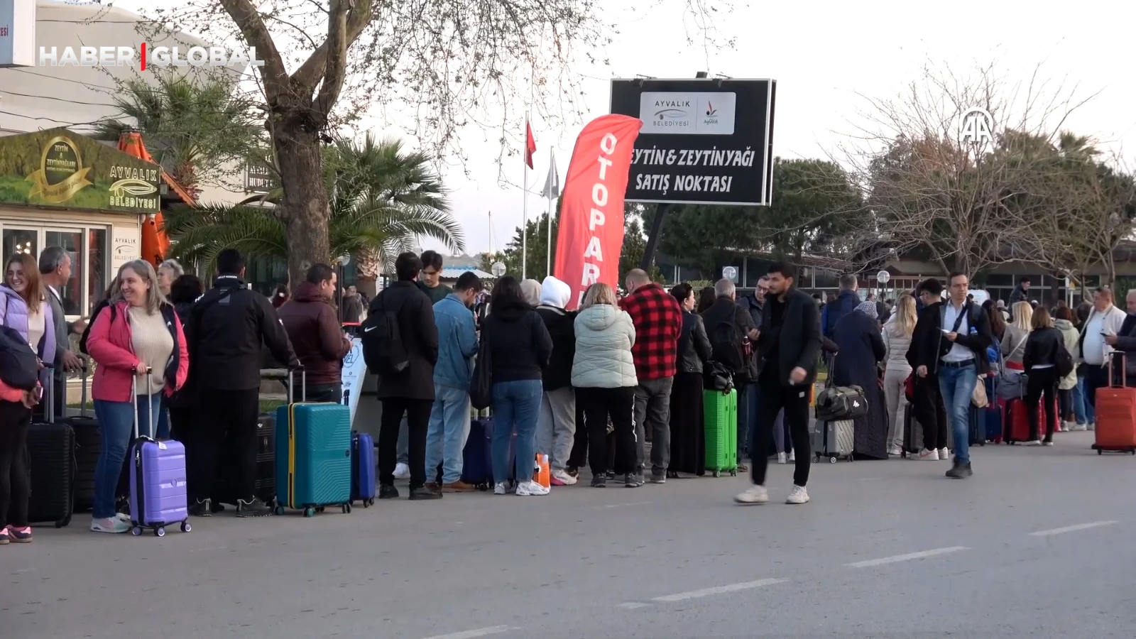 Ayvalık'tan Midilli Adası'na geçişlerde yoğunluk yaşanıyor