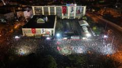 Saraçhane'de dördüncü gece: Polis, meydanda bekleyenlere müdahale etti
