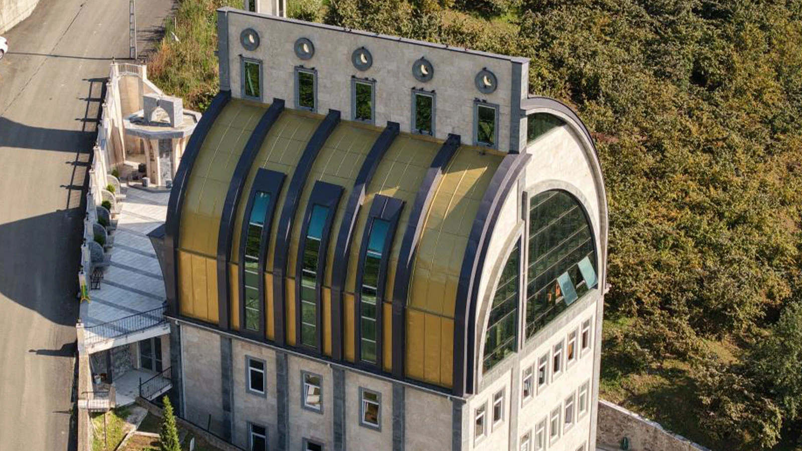 Dünyada bir benzeri yok! Trabzon'daki cami hayran bırakıyor