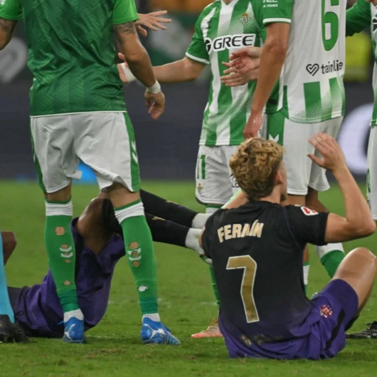 Lamine Yamal'a Kafa Atıldı: Real Betis - Barcelona Maçında Saha Karıştı