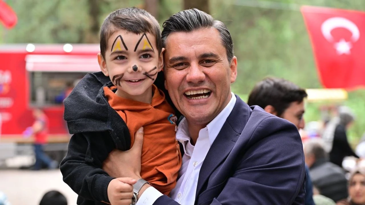 Manisa Büyükşehir Belediye Başkanı Ferdi Zeyrek son yolculuğa uğurlanıyor