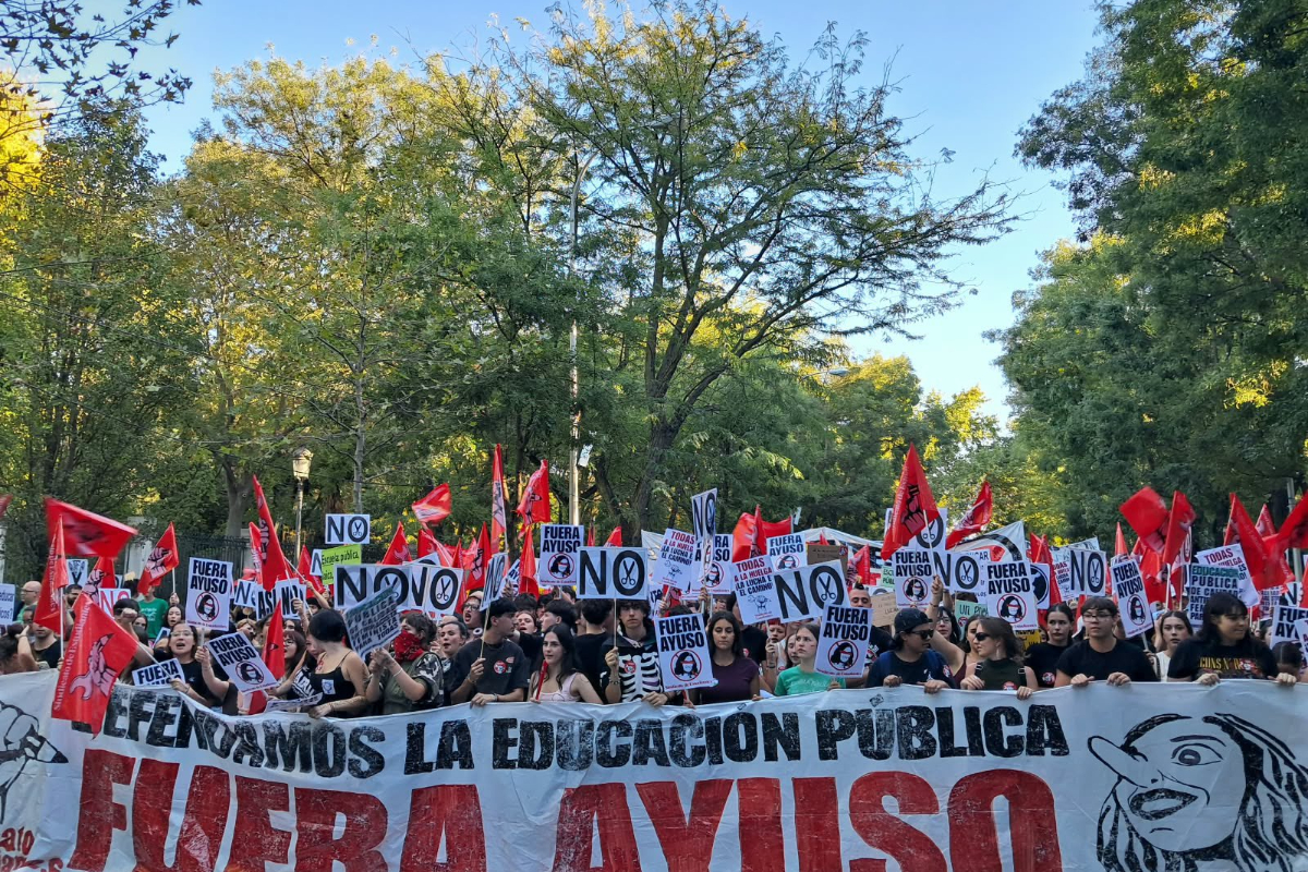 Madrid'de Eğitim Grevinin 4. Günü: Öğretmenler Caddeyi Kapattı