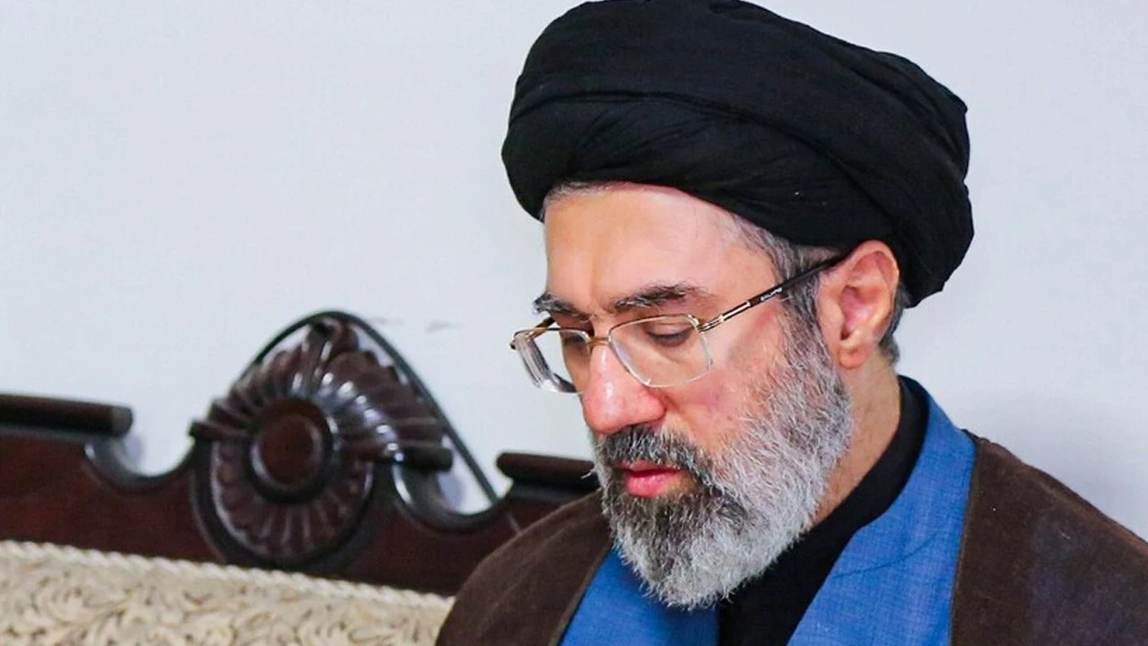 Hamaney’den uyarı: Düşman zihinleri hedef alıyor