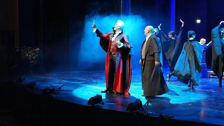 "Dracula: Bir Dehşet Komedisi" oyunu İstanbul'da sahnelendi