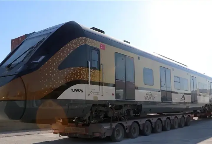 Milli banliyö tren setinin dördüncüsü Gaziantep’e teslim edildi