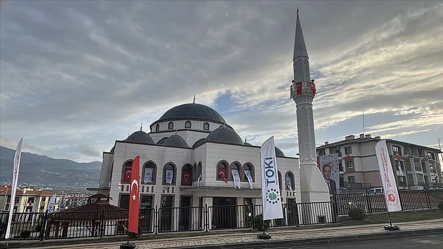 Hatay'da depremlerde hasar gören camilerin yerine yenileri yapılıyor