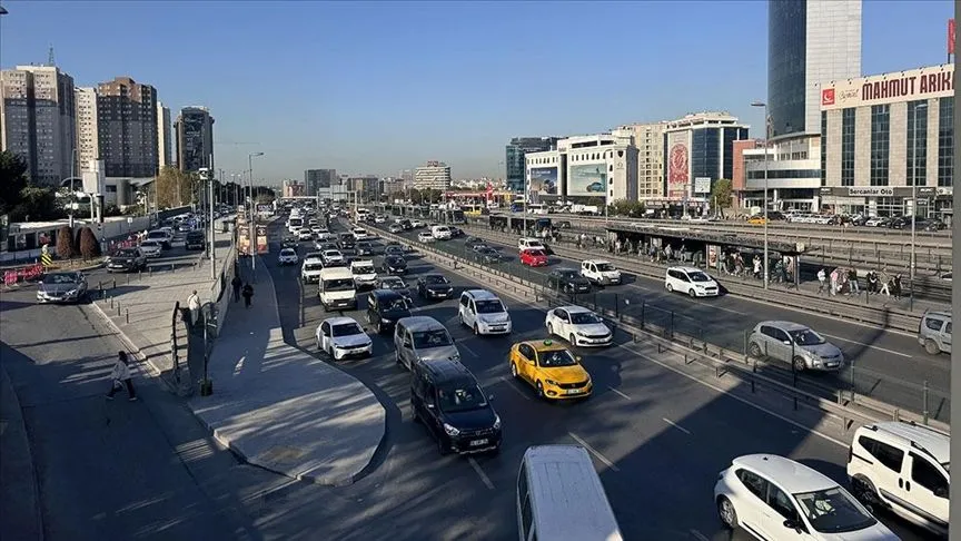 İstanbul'da sabah saatlerinde trafik yoğunluğu yaşanıyor 