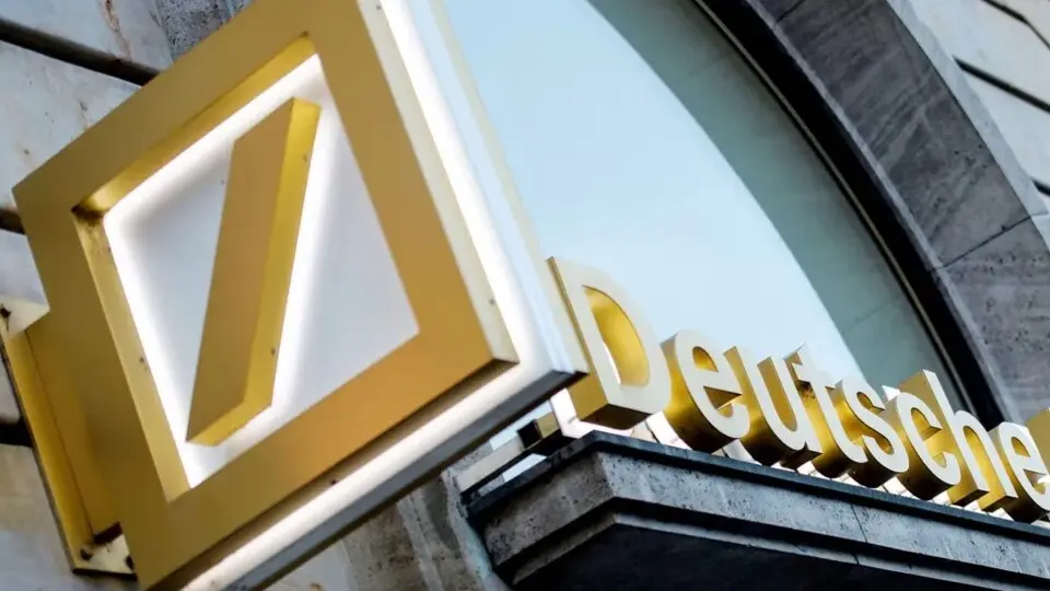 Deutsche Bank altın tahminlerini yukarı çekti