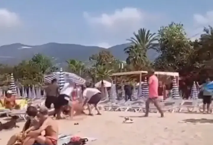 Turisti darp etmişlerdi! Alanya'daki plaj işletmesi mühürlendi