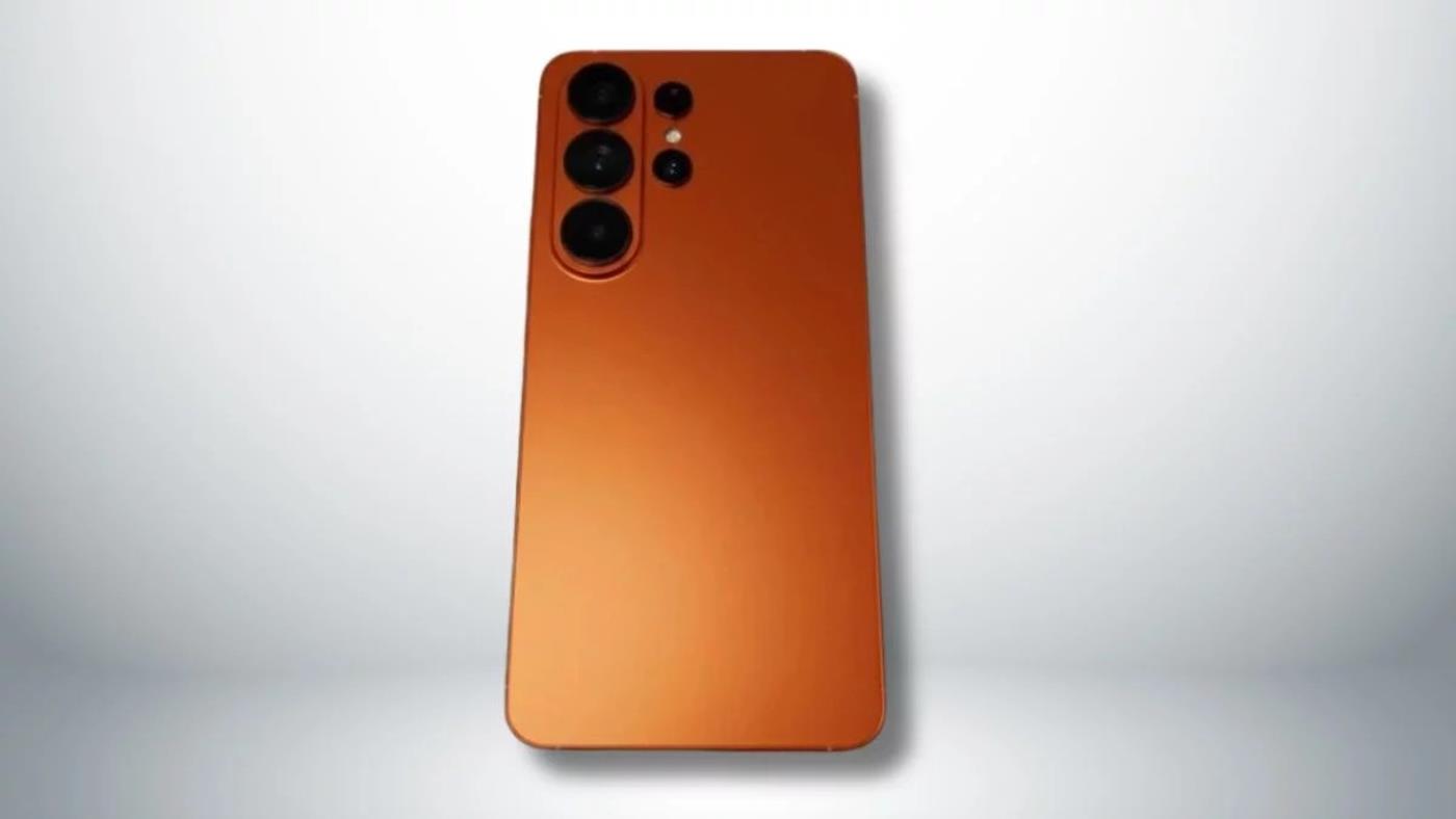 Galaxy S26 Ultra, iPhone 17 Pro'nun turuncu rengiyle gelebilir